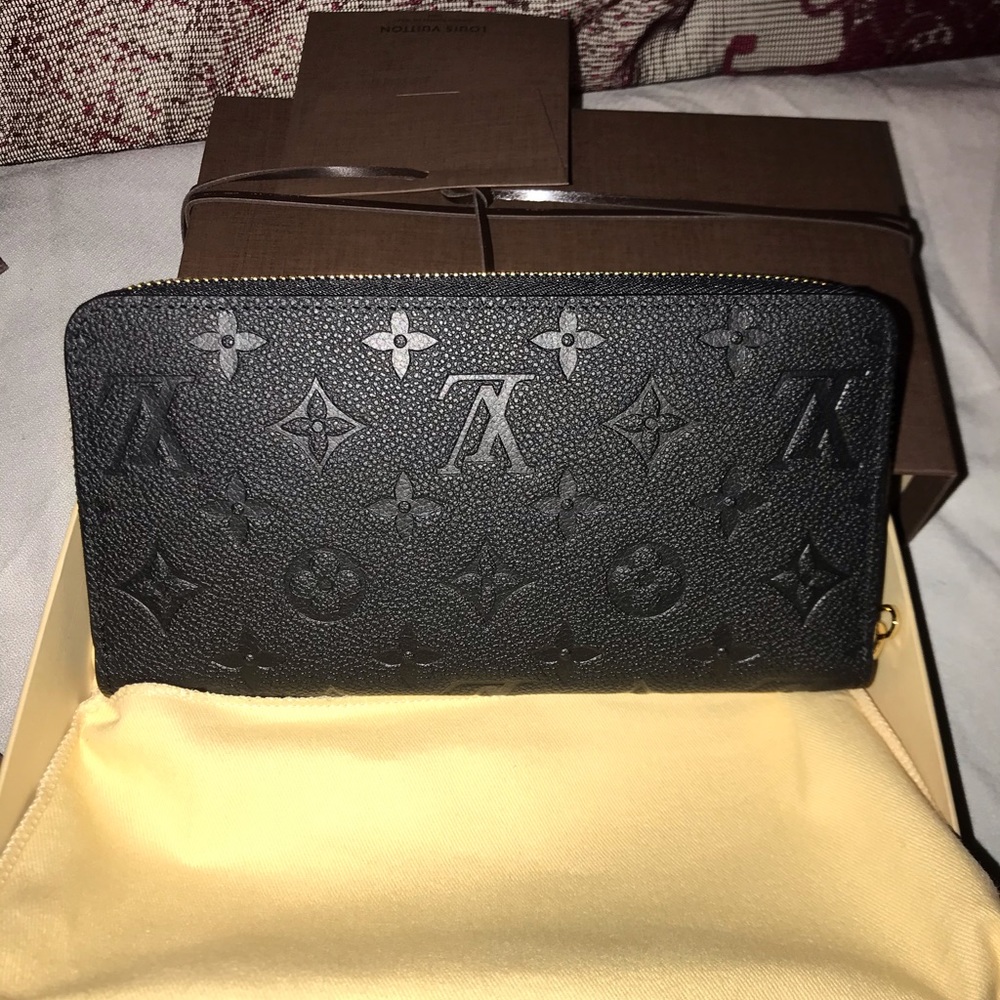 Louis Vuitton zipper wallet